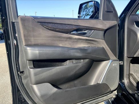 Used 2016 Cadillac Escalade Platinum AWD/4WD image 22
