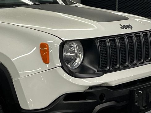 Used 2022 Jeep Renegade Trailhawk w/ Trailer Tow Group AWD/4WD image 39