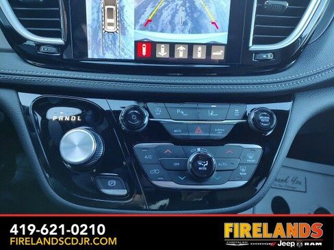 New 2026 Chrysler Pacifica Select w/ S Appearance Package image 18