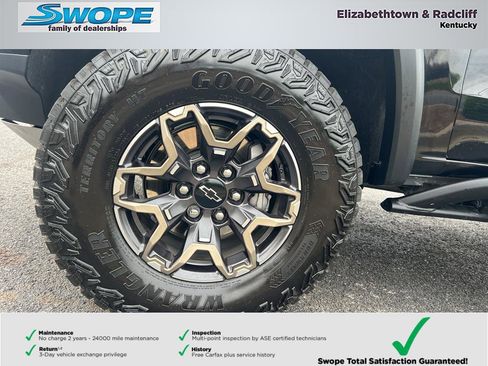 Used 2025 Chevrolet Colorado ZR2 w/ Technology Package AWD/4WD image 9