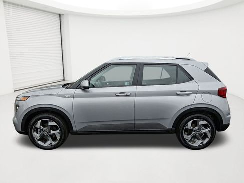 Used 2025 Hyundai Venue SEL FWD image 7