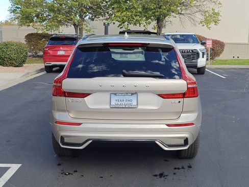 Used 2025 Volvo XC60 B5 Plus image 6