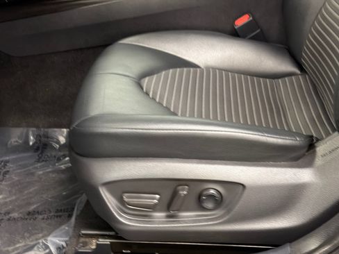 Used 2022 Toyota Camry SE FWD image 13