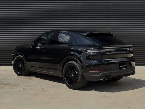 Certified 2026 Porsche Cayenne image 3