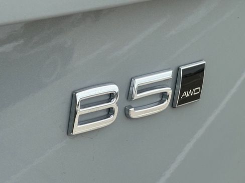 New 2026 Volvo XC90 B5 Plus w/ Protection Package Premier AWD/4WD image 9