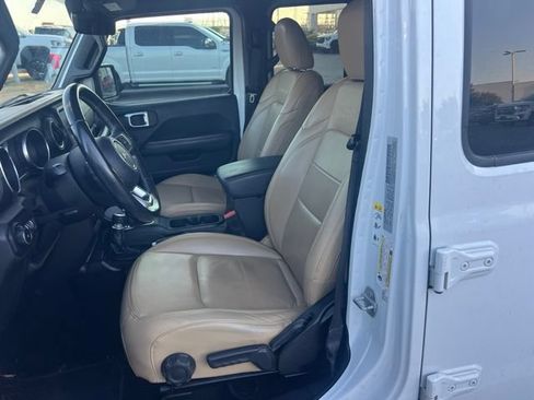Used 2018 Jeep Wrangler Unlimited Sahara AWD/4WD image 5