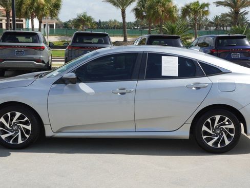 Used 2017 Honda Civic EX image 5