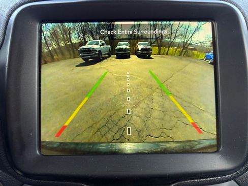 Used 2023 Jeep Renegade Latitude image 13