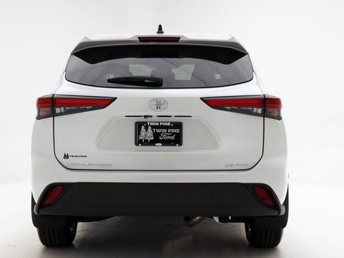 Used 2023 Toyota Highlander LE image 7