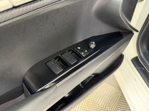 Used 2025 Toyota Camry SE FWD image 11