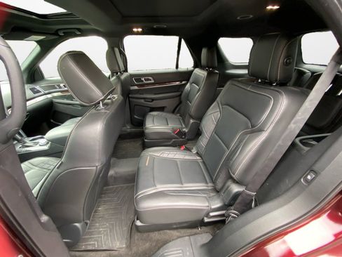Used 2018 Ford Explorer Platinum image 15