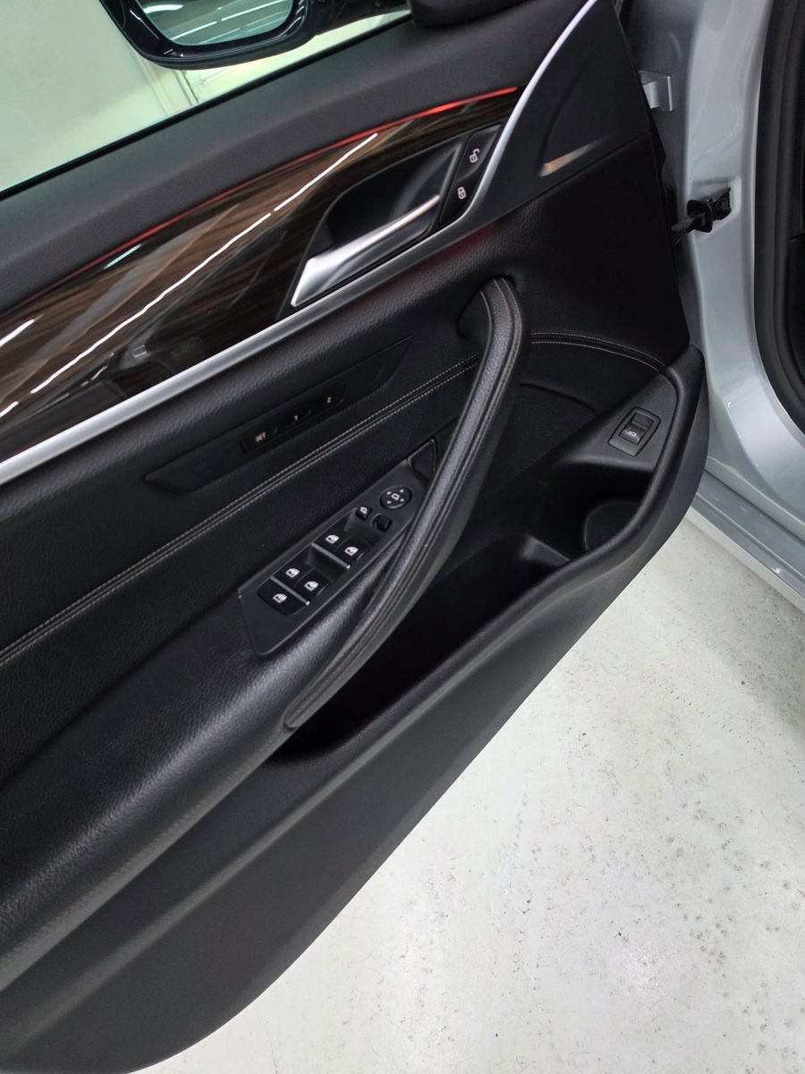 Used 2018 BMW 530i RWD image 27