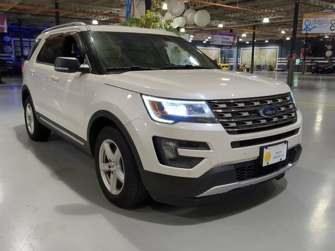Used 2016 Ford Explorer XLT w/ Equipment Group 202A AWD/4WD image 5