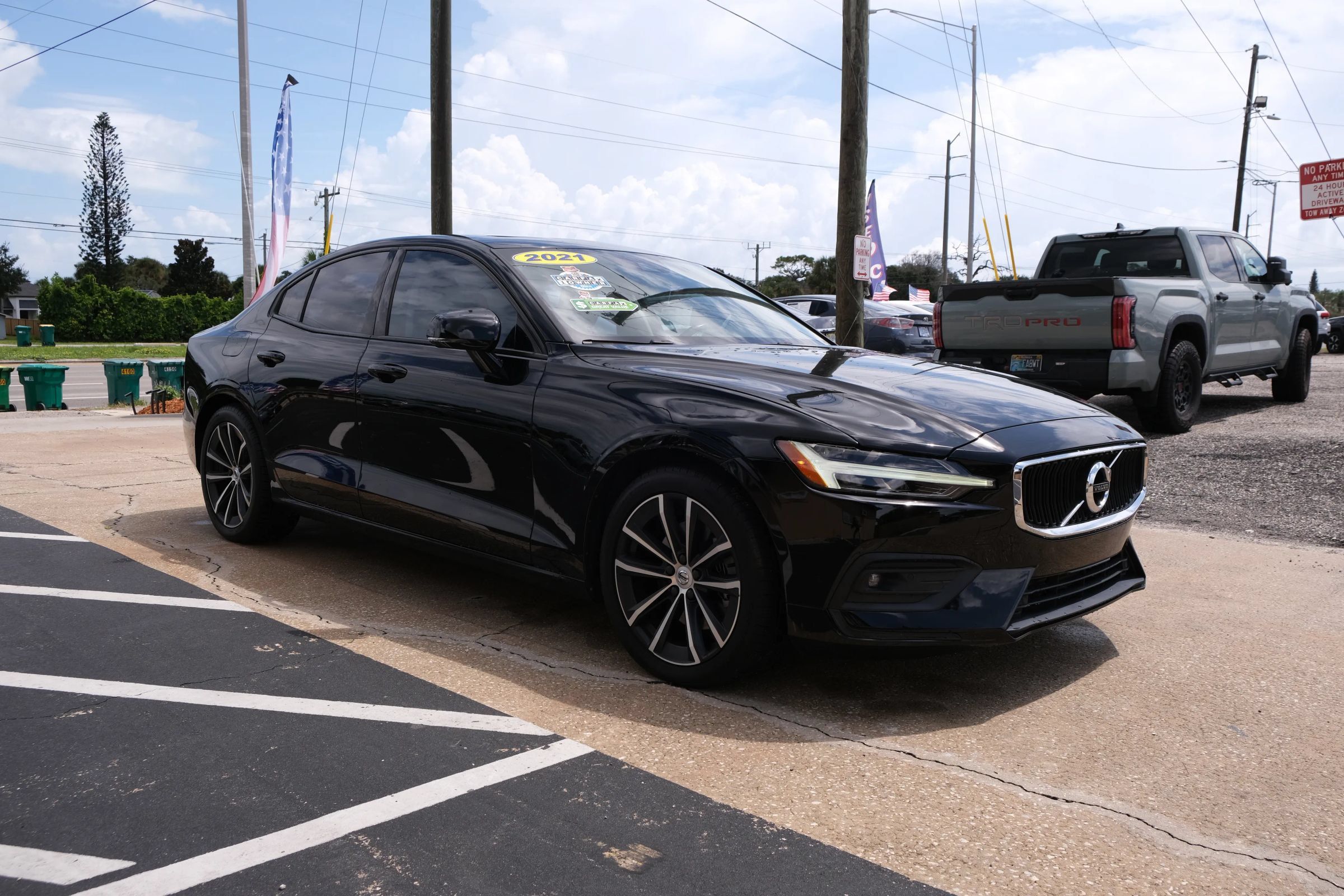 Used 2021 Volvo S60 T5 Momentum FWD image 3