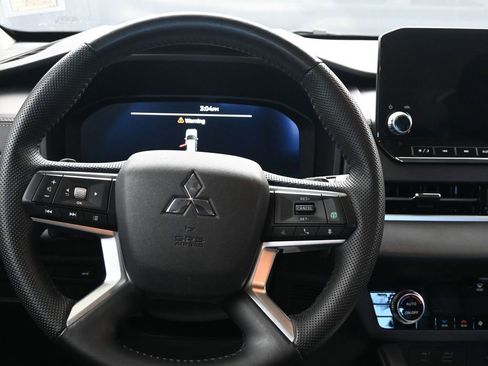 Used 2023 Mitsubishi Outlander SEL image 28