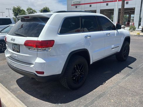 Used 2017 Jeep Grand Cherokee Limited w/ Luxury Group II AWD/4WD image 3