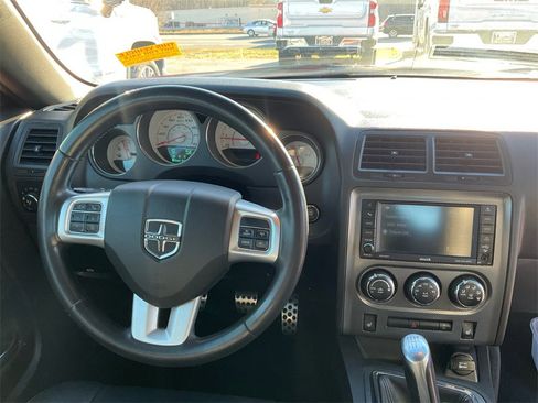 Used 2013 Dodge Challenger R/T image 17