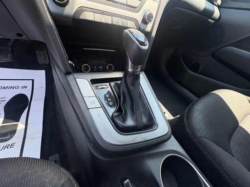 Used 2018 Hyundai Elantra SE w/ SE Connectivity Package 04 FWD image 19