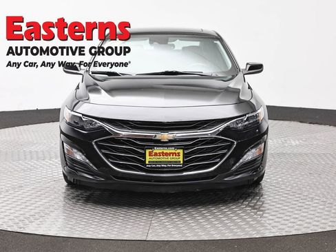 Used 2022 Chevrolet Malibu LT w/ Leather Package FWD image 2