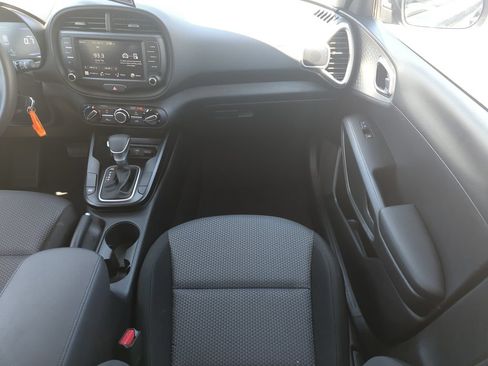Used 2025 Kia Soul LX w/ LX Technology Package FWD image 16