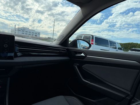 Used 2025 Volkswagen Jetta SE image 34