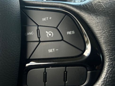 Used 2017 Jeep Renegade Altitude FWD image 34