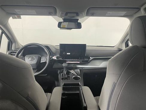 New 2026 Toyota Sienna LE FWD image 12