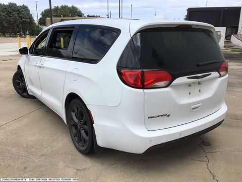 Used 2019 Chrysler Pacifica Touring Plus w/ S Appearance Package FWD image 6