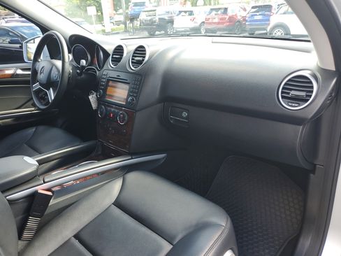 Used 2011 Mercedes-Benz ML 350 2WD image 40
