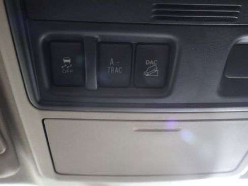 Used 2018 Toyota 4Runner SR5 AWD/4WD image 49