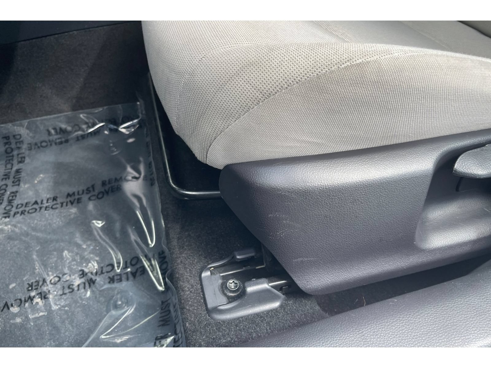 Used 2022 Toyota Corolla LE w/ Carpet Mat Package (TMS) FWD image 13