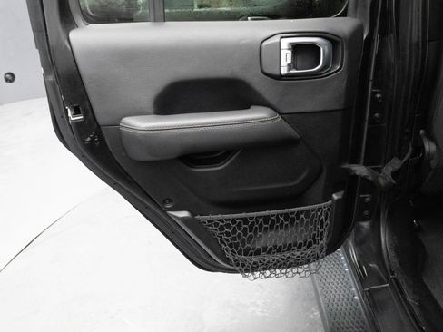 Used 2018 Jeep Wrangler Unlimited Sahara w/ Uconnect 4C Nav & Sound Group image 31