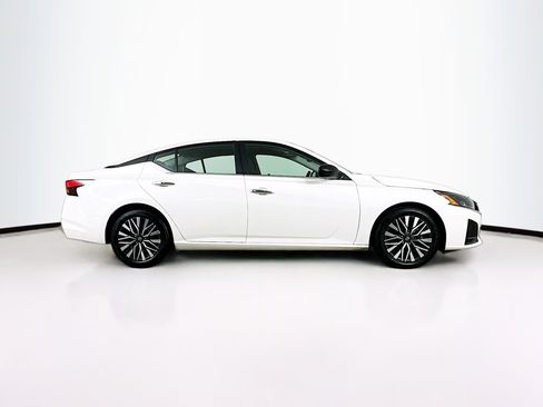 Used 2025 Nissan Altima 2.5 SV image 10