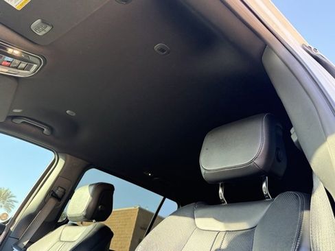 Certified 2025 Jeep Wagoneer L Base image 11