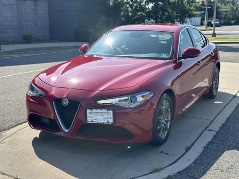 Used 2018 Alfa Romeo Giulia AWD image 1