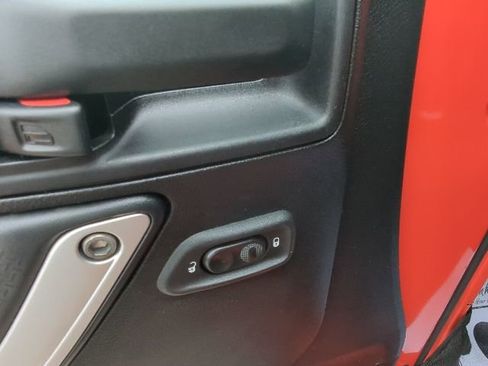 Used 2015 Jeep Wrangler Unlimited Sahara w/ Connectivity Group AWD/4WD image 13