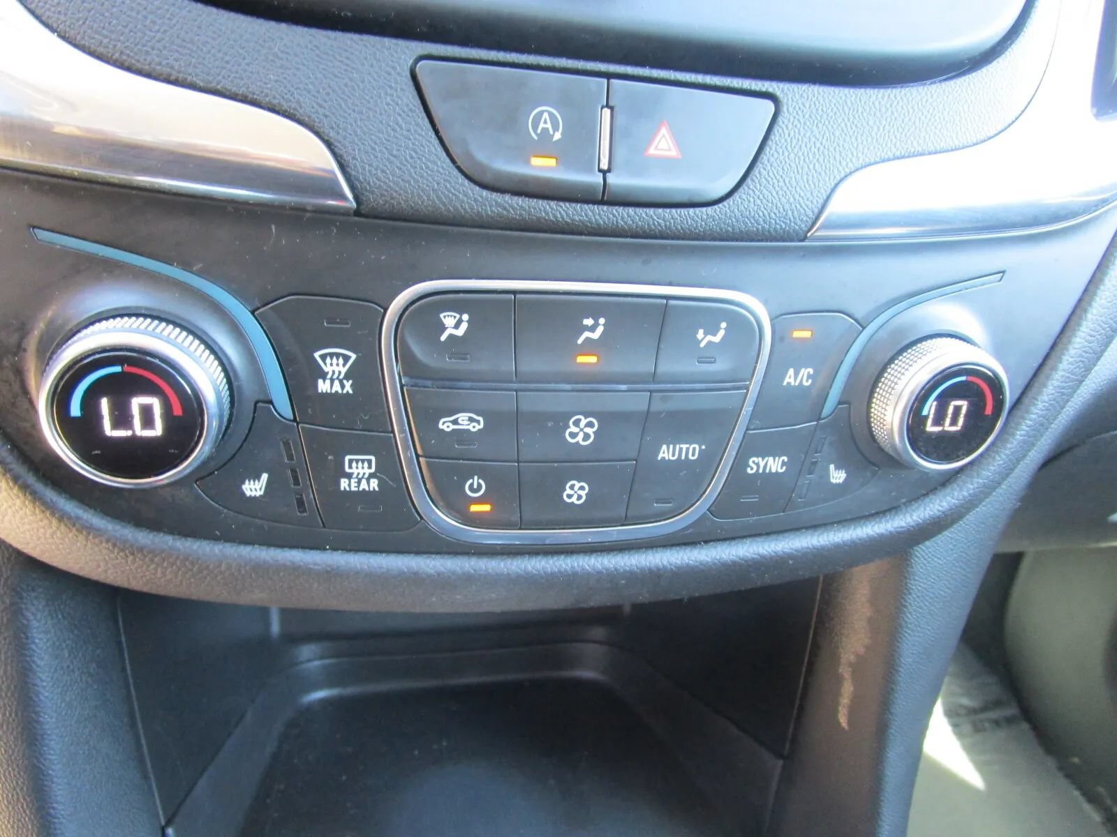 Used 2023 Chevrolet Equinox LT AWD/4WD image 17