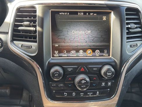 Used 2017 Jeep Grand Cherokee Laredo w/ Quick Order Package 23E AWD/4WD image 17