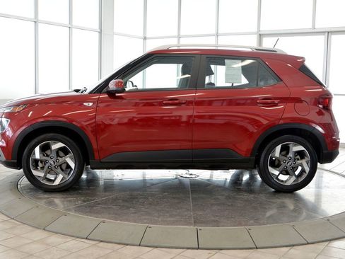 Used 2023 Hyundai Venue Limited image 5