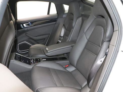 Used 2023 Porsche Panamera 4 Platinum Edition image 22