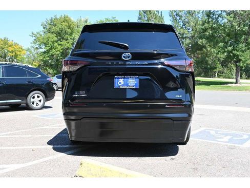 New 2025 Toyota Sienna XLE image 7