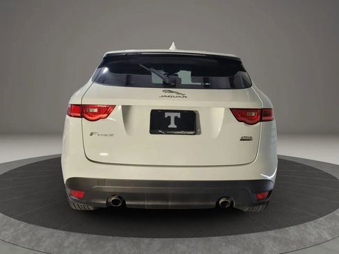 Used 2018 Jaguar F-PACE image 9