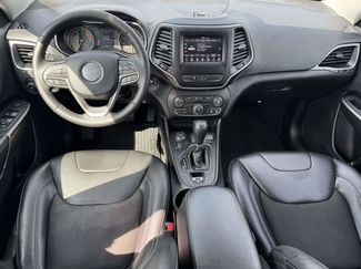 Used 2019 Jeep Cherokee Latitude Plus w/ Cold Weather Group AWD/4WD video 2