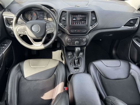 Used 2019 Jeep Cherokee Latitude Plus w/ Cold Weather Group AWD/4WD image 2