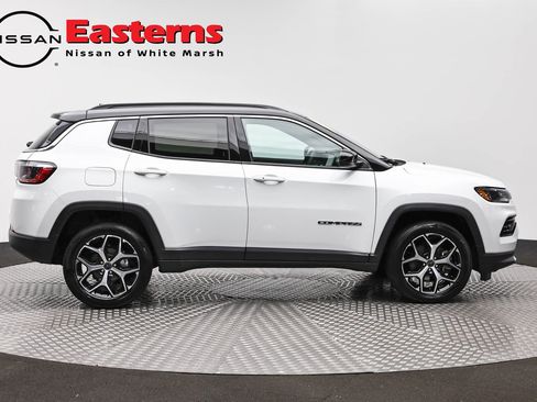 Used 2025 Jeep Compass Limited AWD/4WD image 4