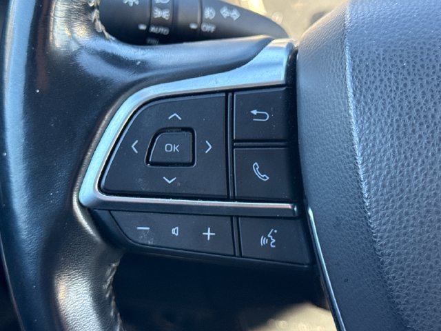Used 2021 Toyota Highlander XLE AWD/4WD image 38