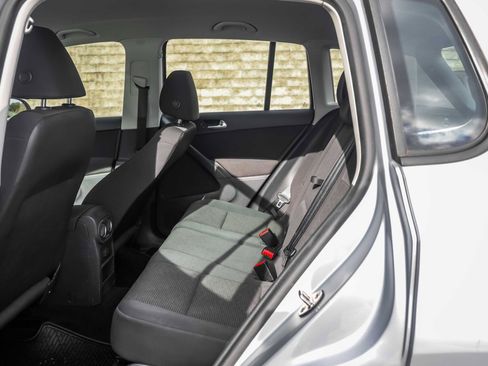 Used 2017 Volkswagen Tiguan Limited w/ Premium Package image 19