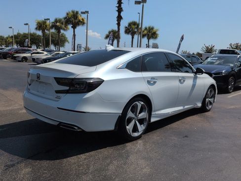 Used 2019 Honda Accord Touring image 4