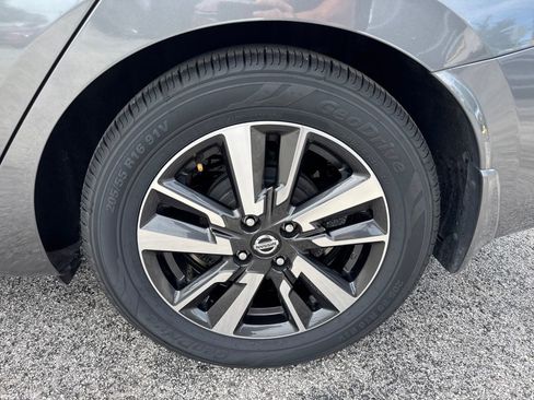 Certified 2021 Nissan Versa SV FWD image 15