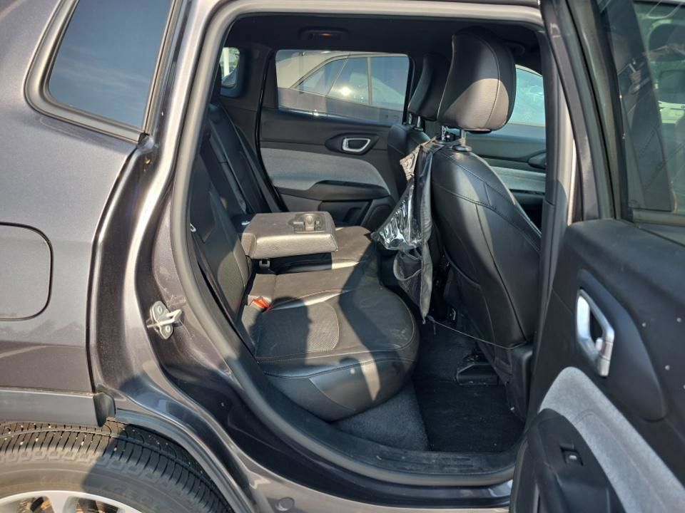 Used 2023 Jeep Compass Latitude AWD/4WD image 8